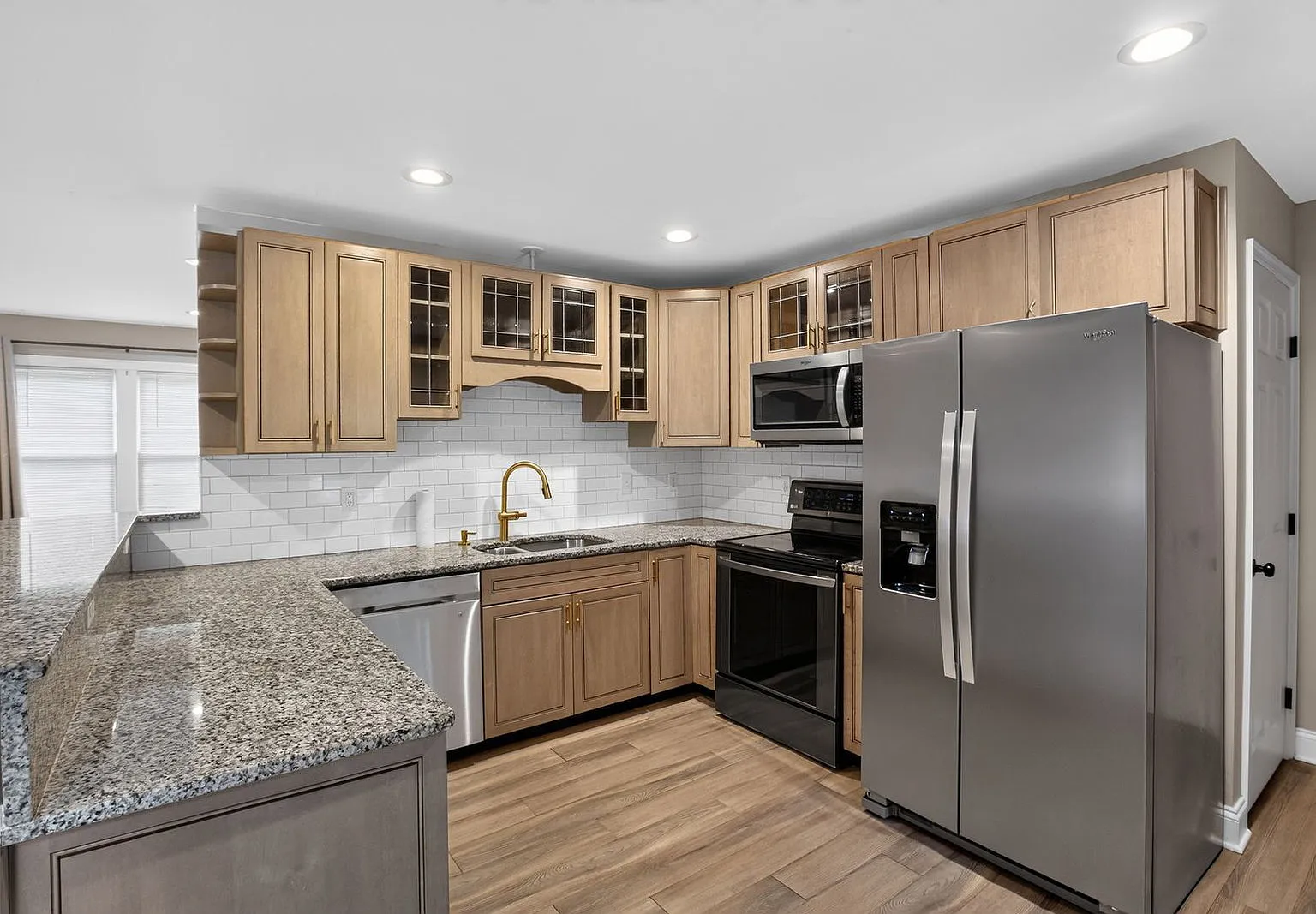 3 bed, 2.0 bath, 1462 sqft, $2,500 — Photo 2