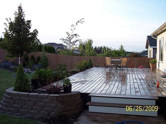 Trex Deck / Backyard