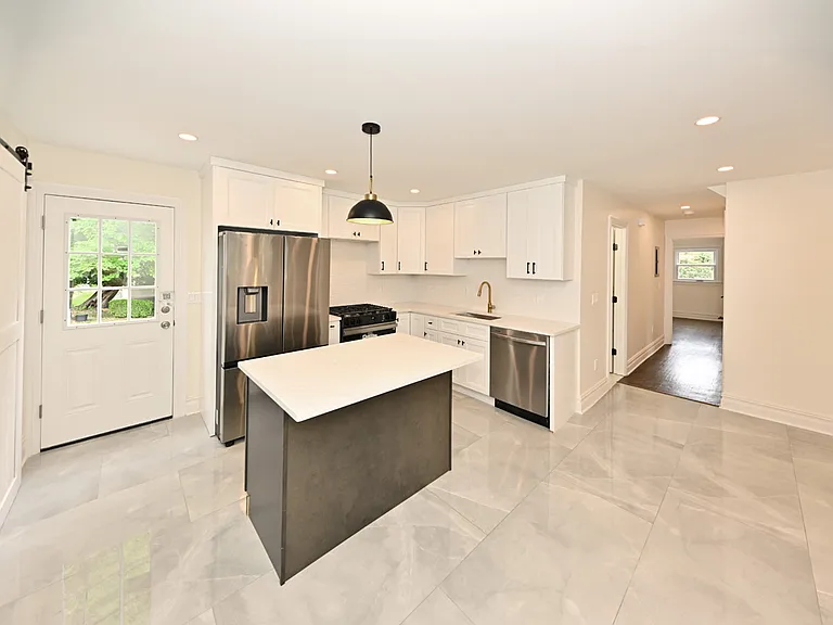 190 Madison Ave #1 — Photo 2