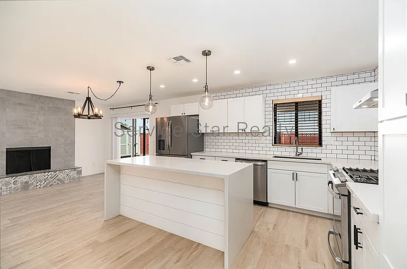 3 bed, 2.0 bath, 1260 sqft, $2,249 — Photo 4