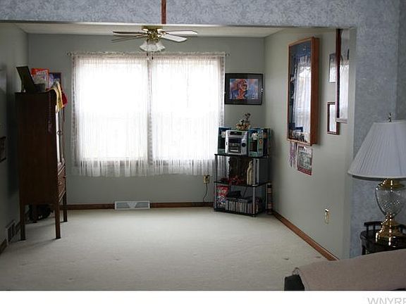 4th image of 63 Canterbury Trl