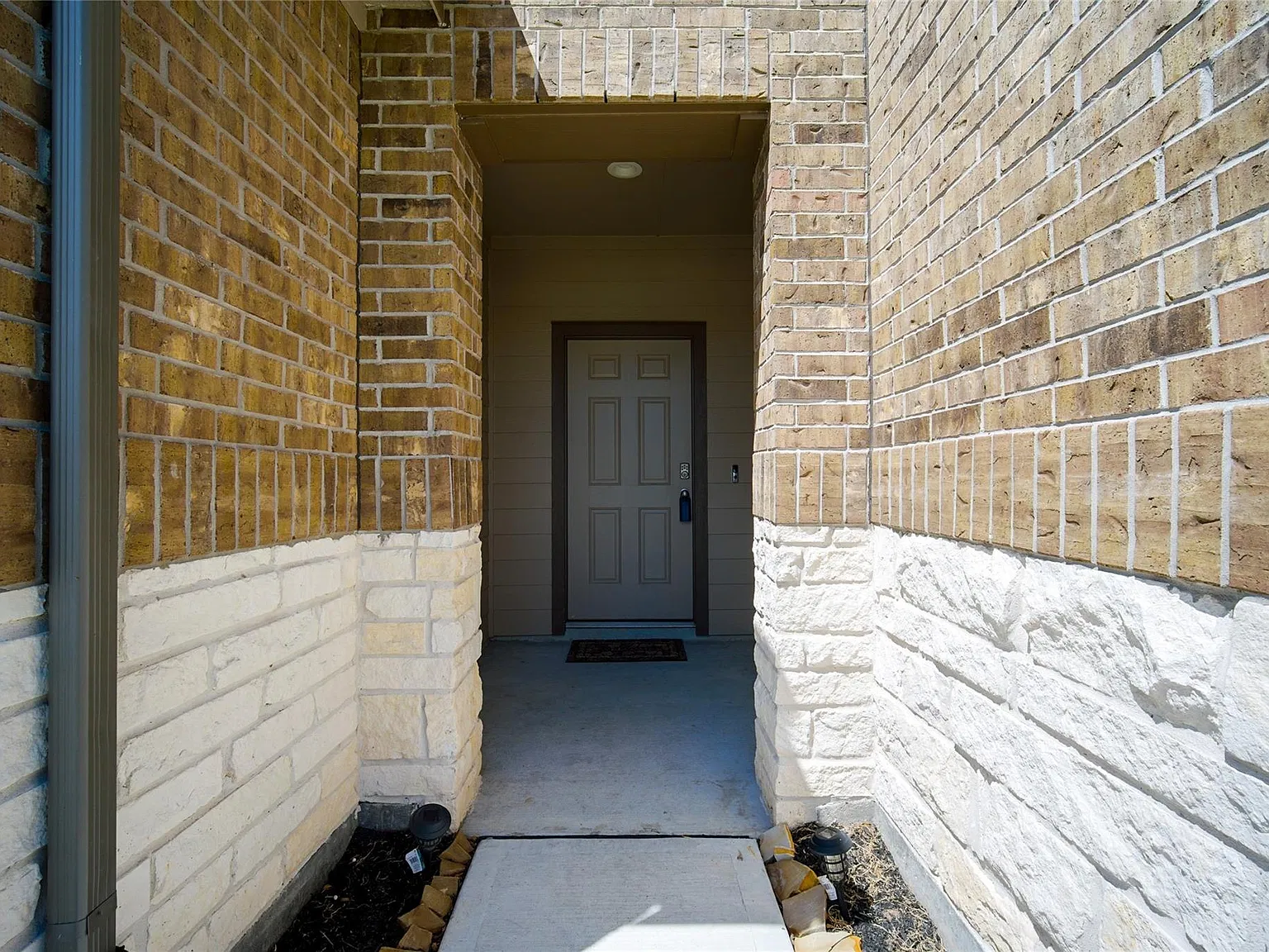 4 bed, 3.0 bath, 2153 sqft, $2,350 — Photo 3