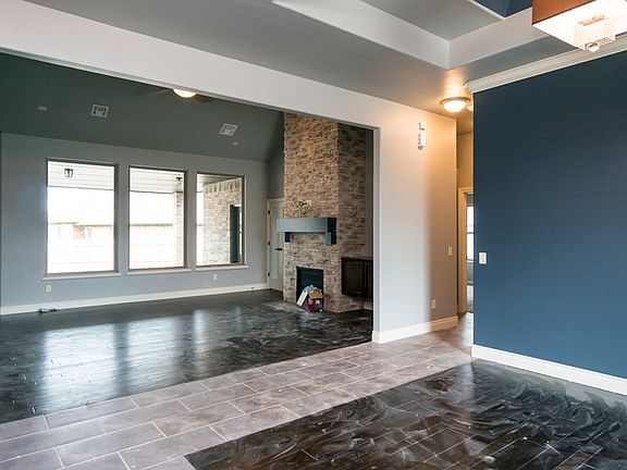 4th image of 17612 Melville Ln