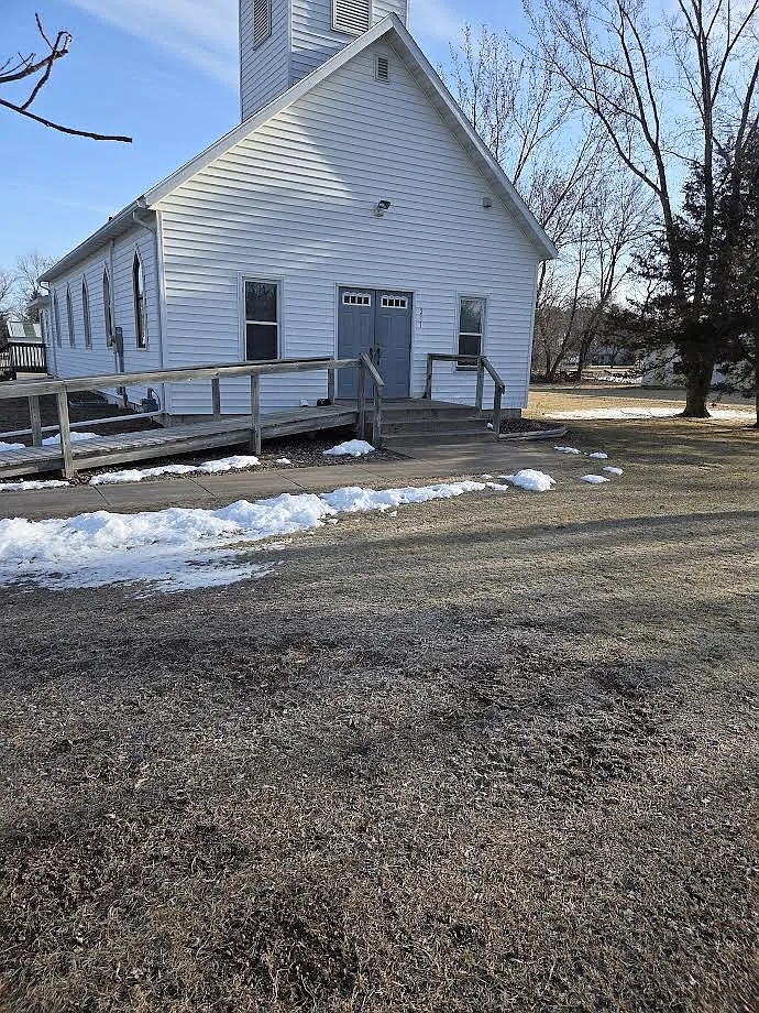 5 bed, 3600 sqft, $1,900 — Photo 1