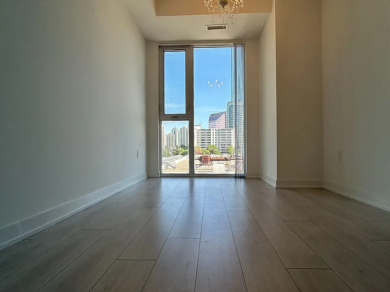 5858 Yonge St #321 — Photo 29