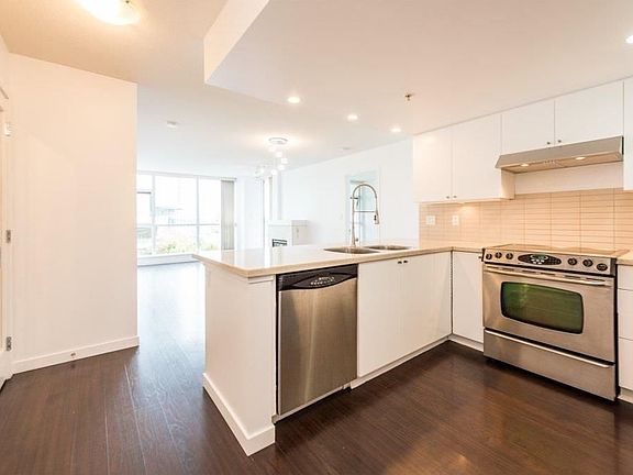 4th image of 4400 Buchanan St #1103
