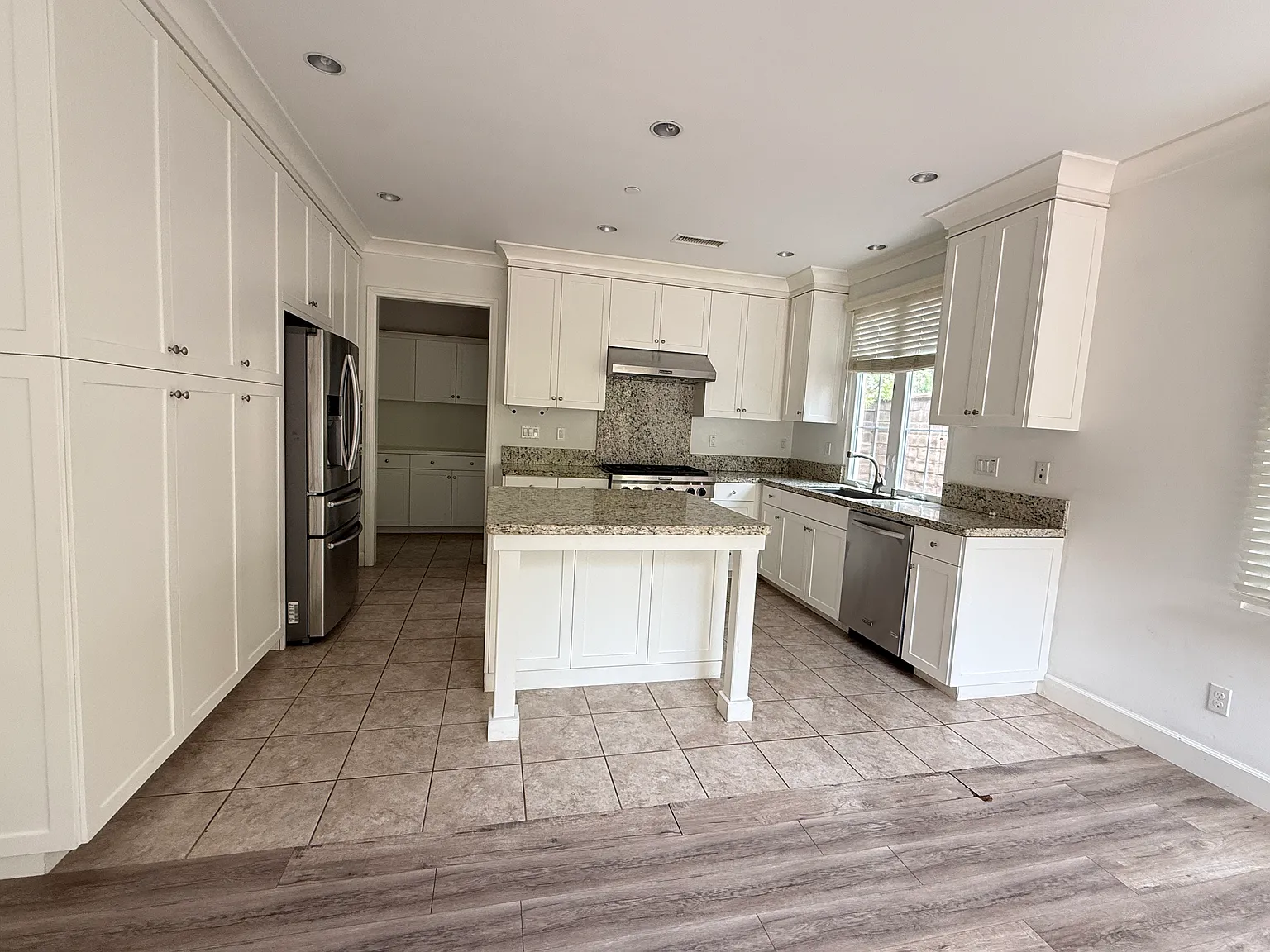 4 bed, 2402 sqft, $6,100 — Photo 2