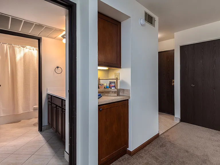 Park Plaza Apartments — Photo 12