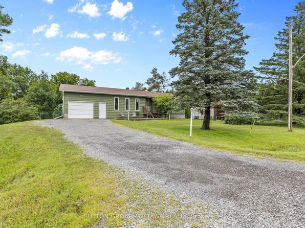 8097 Laurie Ln, Ottawa, ON K0A 2P0