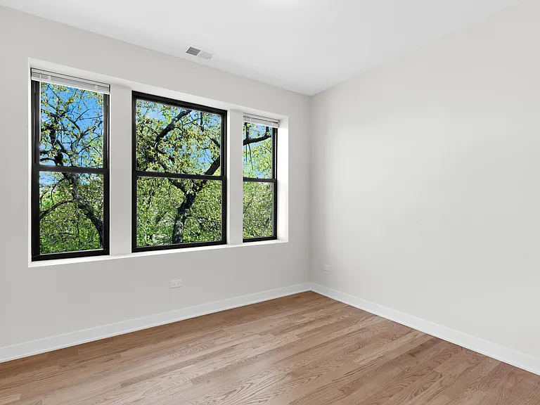 4856 N Troy St #3 — Photo 8
