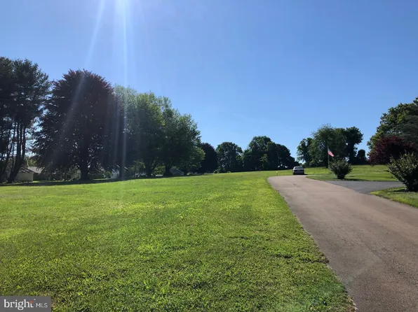 211 W Stanton Rd, Quarryville, PA 17566