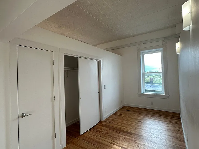 204 W Washington St #3B — Photo 11