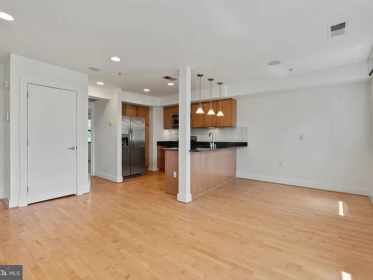 1524 Independence Ave SE #303 — Photo 7