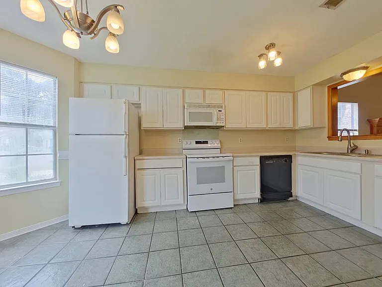 2815 Old Carriage Ln — Photo 8