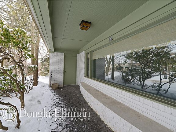 5th image of 15 Emerson Dr
