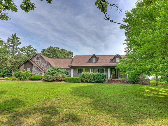 2nd image of 1330 Stoneledge Lane