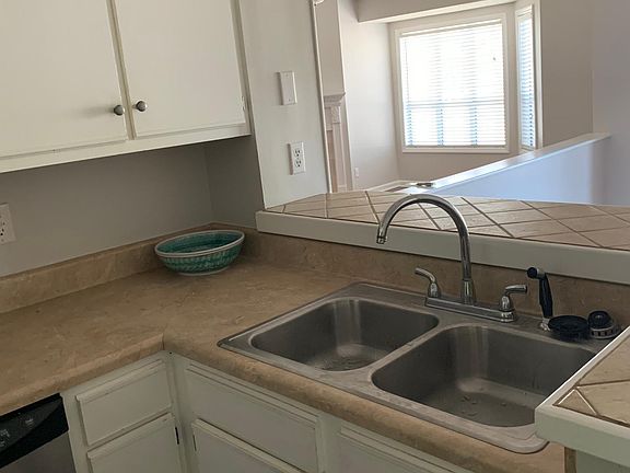 4th image of 107 Breezewood Dr APT E