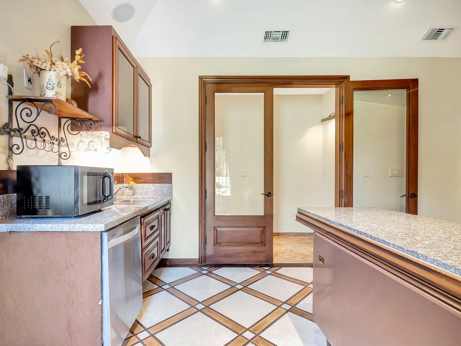1 bed, 1200 sqft, $2,950 — Photo 1