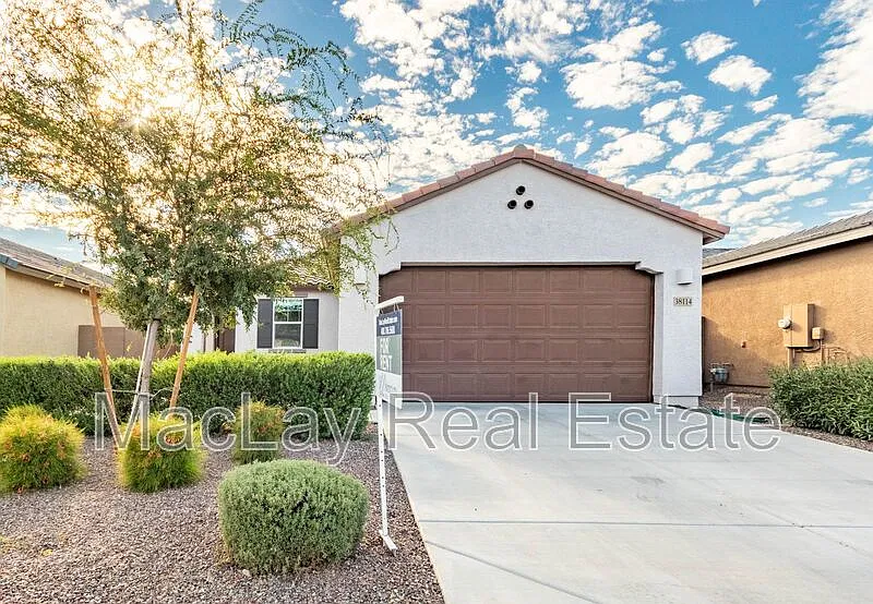 3 bed, 2.0 bath, 1230 sqft, $1,900 — Photo 1