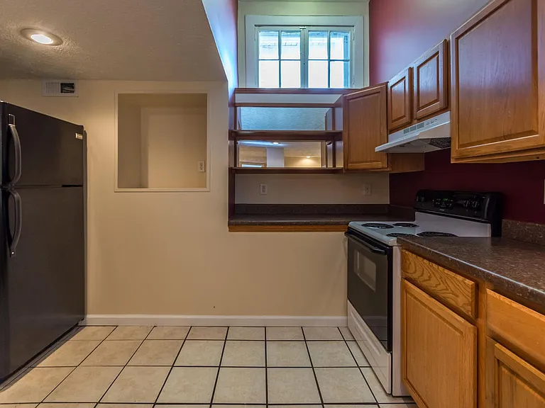 1218 N College — Photo 9