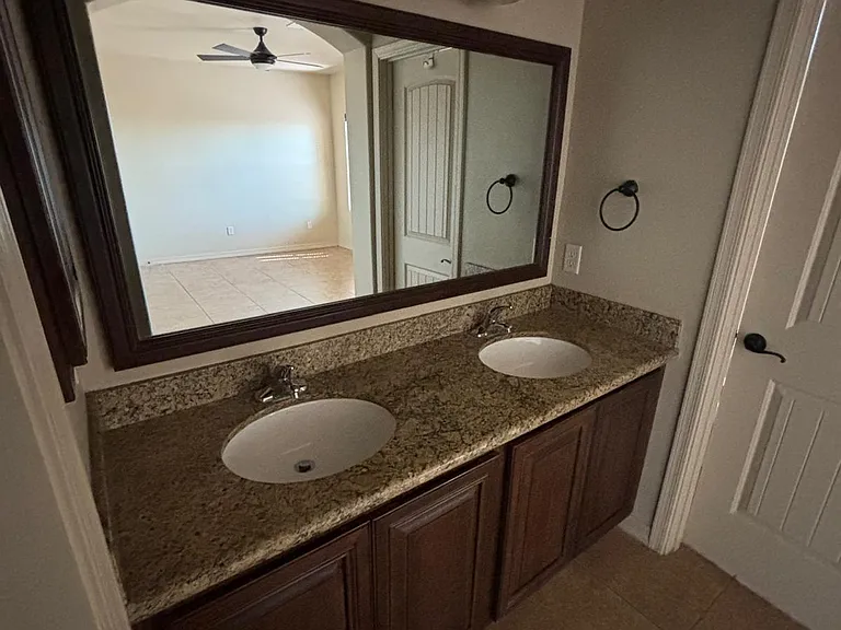 1427 N Avenida Serenidad Ave — Photo 21