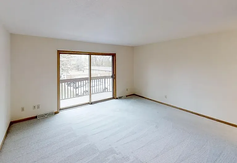 1114 Greenvale Ave W — Photo 14