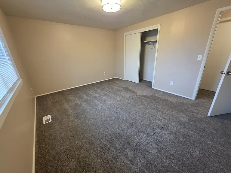 360 S Belaire Cir — Photo 8