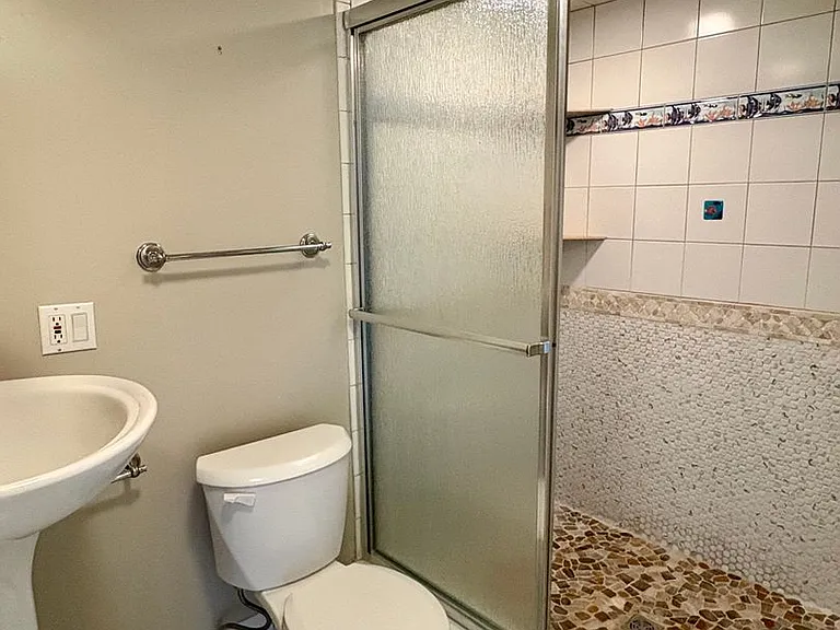 974 NW Spruce Ridge Dr #3 — Photo 9