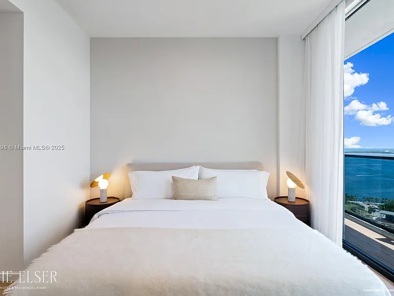 398 NE 5th St #4018 — Photo 12