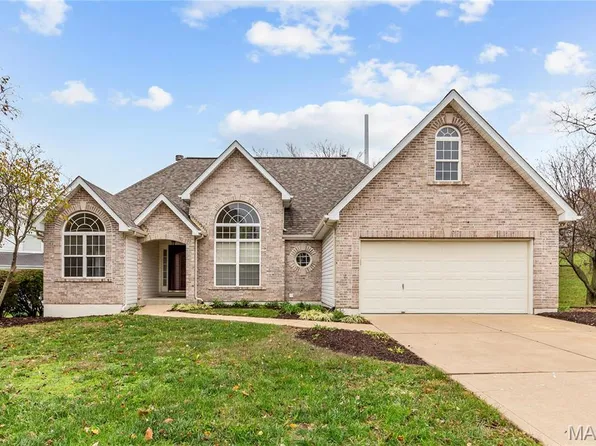 3918 White Rose Ln, Saint Charles, MO 63304