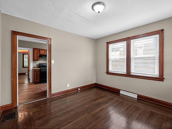 5th image of 2725 Orland Ave