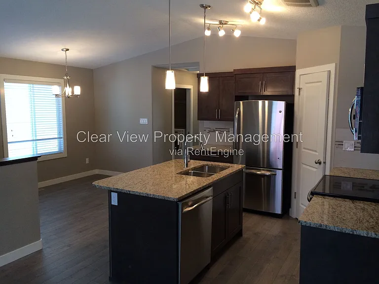 264 Sunridge Rd W — Photo 4