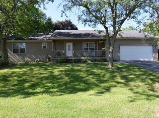 4135 W Lake Shore Dr, Wonder Lake, IL 60097