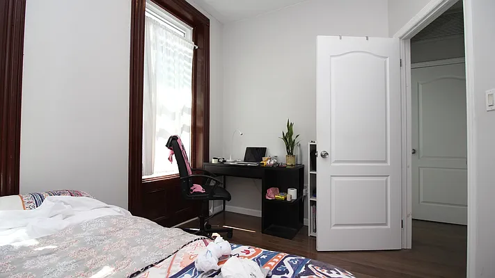 Rented by Nooklyn NYC LLC | media 22