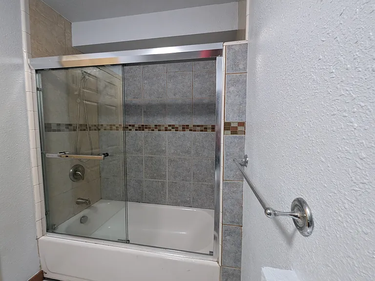 5819 Bayview Ave #IN LAW — Photo 10