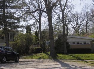 252 Wagner Rd, Northfield, IL 60093