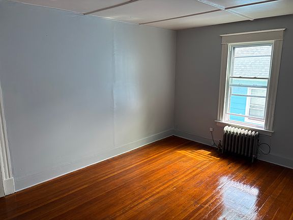 3rd image of 45 Divinity St Unit 2
