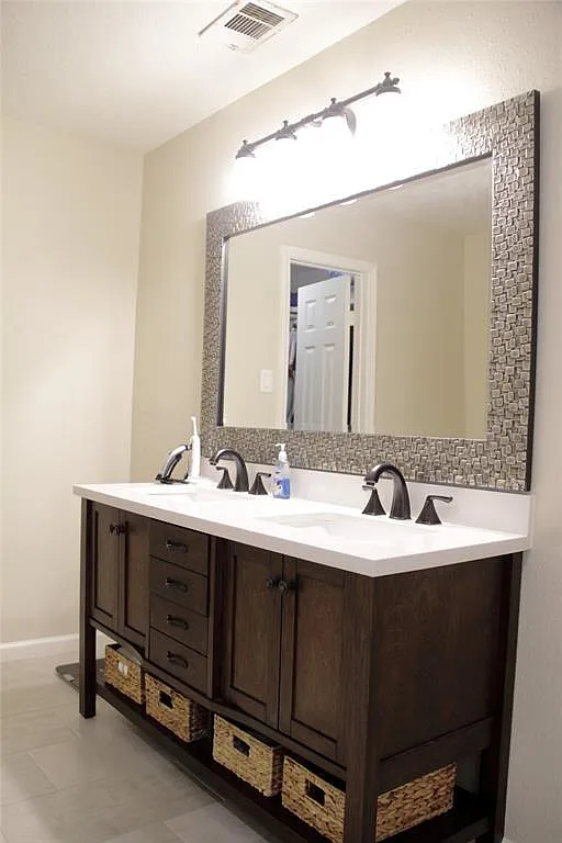 1803 Edinburg Ave - 1803 — Photo 3