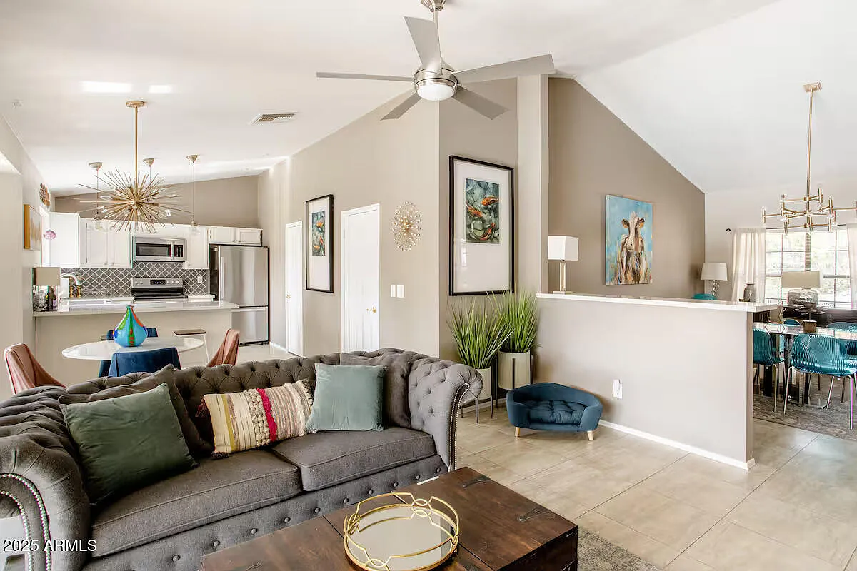 3 bed, 2.0 bath, 1390 sqft, $4,000 — Photo 1