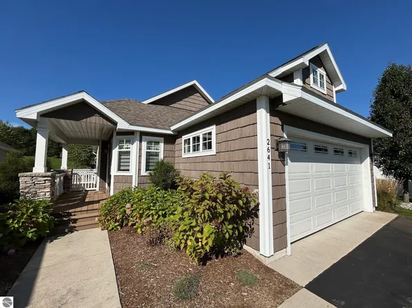 2641 Club Ct, Traverse City, MI 49685