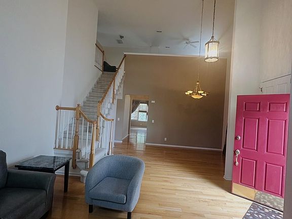 4th image of 121 Einstein Way