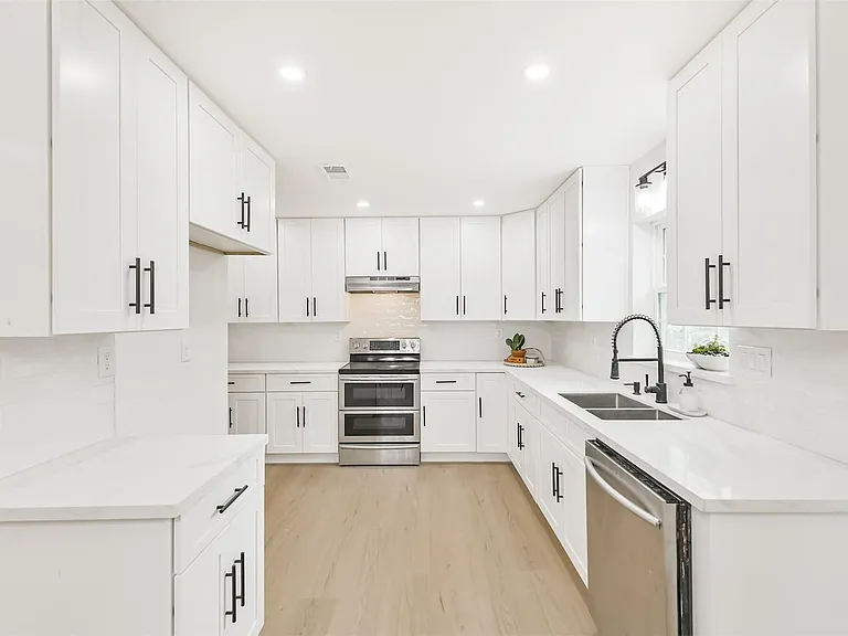 12018 Woolford Dr — Photo 11
