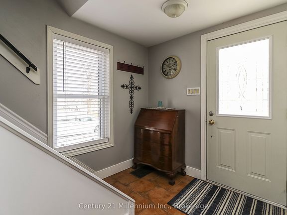 4th image of 756 Quebec St