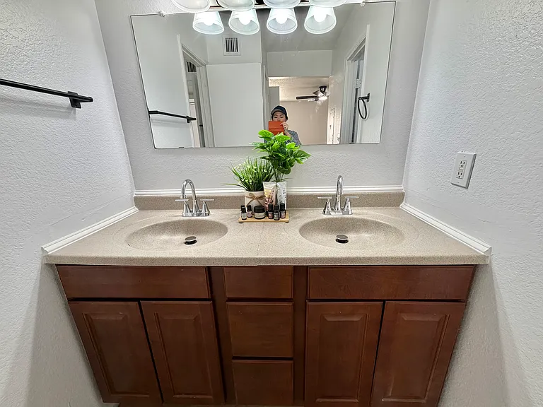 765 N Arrowhead Dr #2 — Photo 22