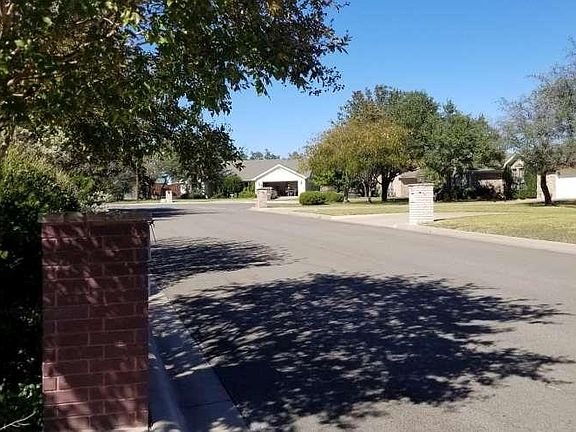 3rd image of 1904 Yellowstone Dr