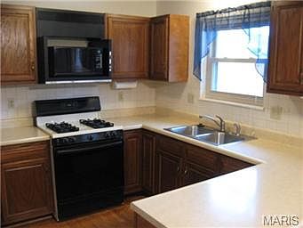 4th image of 4102 Wenzel Ln
