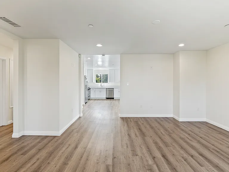2446 S Dunsmuir Ave — Photo 31