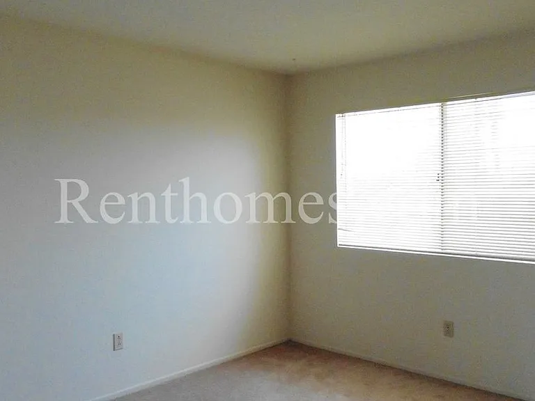 10669 Glendover Ln — Photo 9