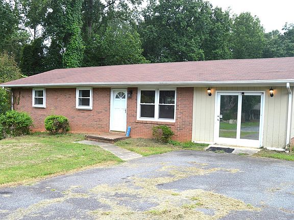 2nd image of 1555 Old Farm Dr