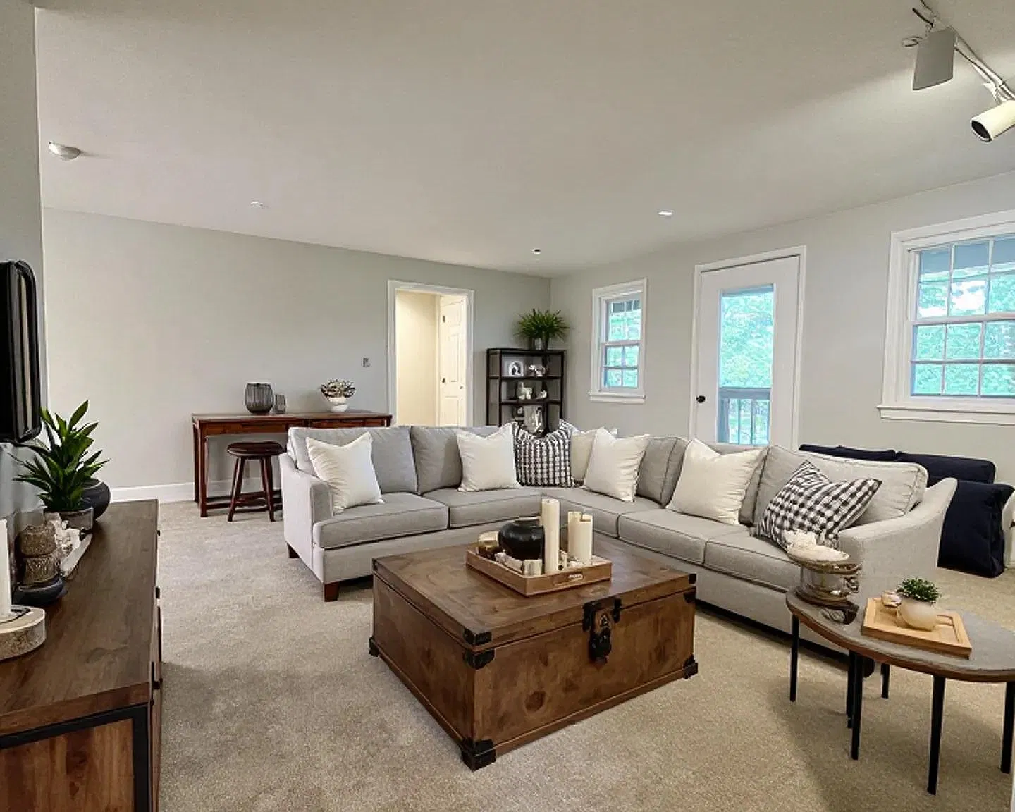 2 bed, $2,500 — Photo 1